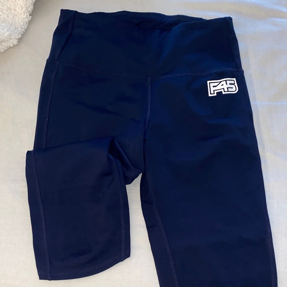 F45 Capris